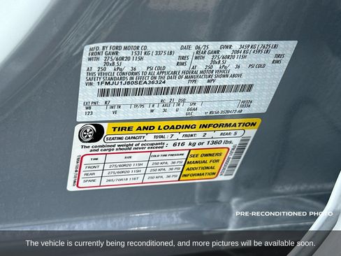 Used 2025 Ford Expedition Active AWD/4WD image 15