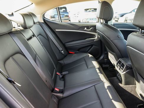 Used 2025 Genesis G70 2.5T image 20