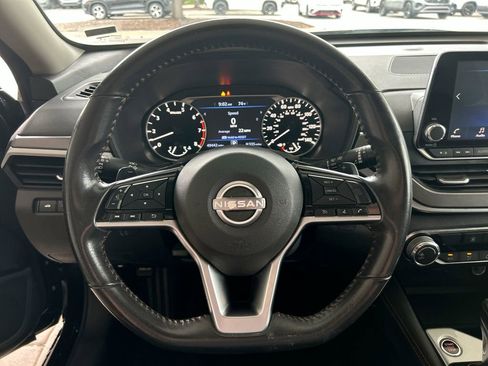 Used 2024 Nissan Altima 2.5 SR FWD image 16