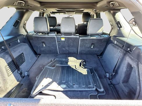 Used 2020 Land Rover Discovery HSE image 28