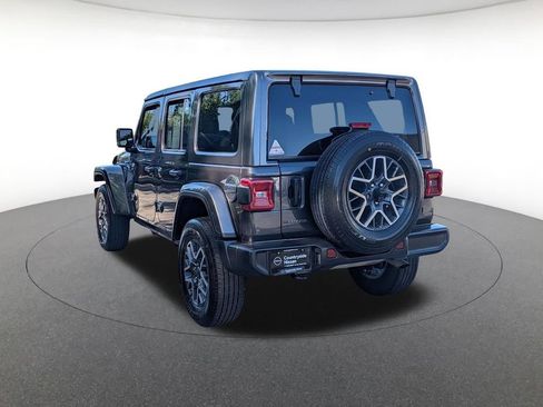 Used 2025 Jeep Wrangler Unlimited Sahara AWD/4WD image 7