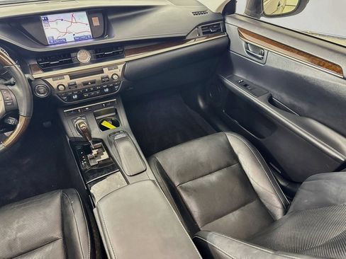 Used 2014 Lexus ES 350 w/ Luxury Package FWD image 31