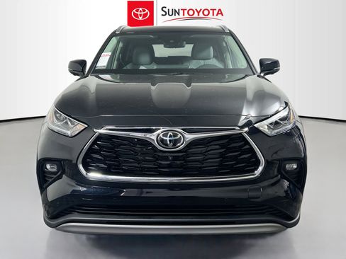 New 2026 Toyota Highlander Platinum image 10