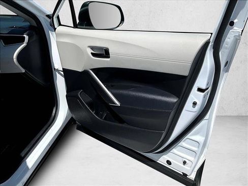 Used 2023 Toyota Corolla Cross L image 19
