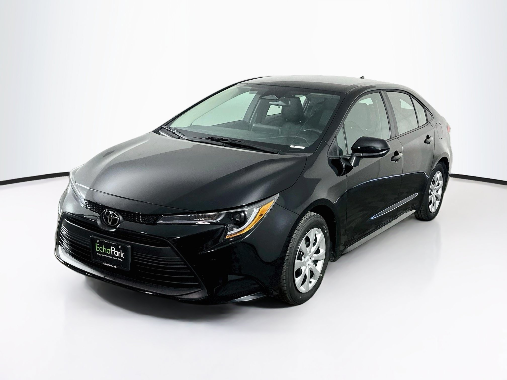 Used 2026 Toyota Corolla LE FWD image 3