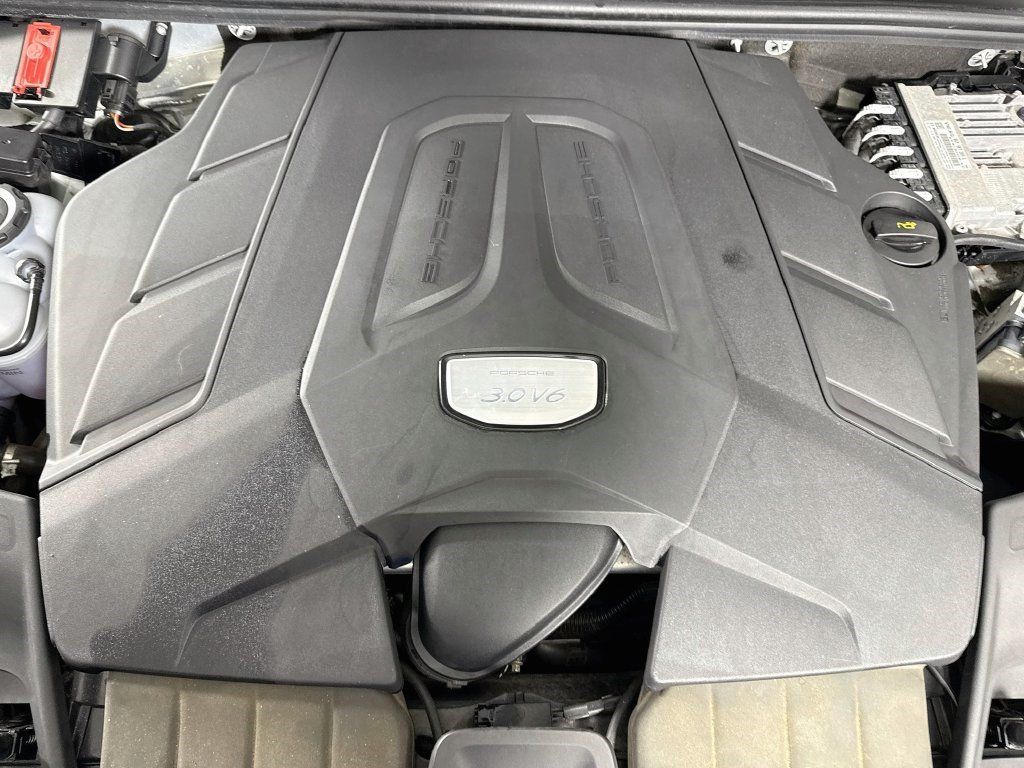 Used 2023 Porsche Cayenne Platinum Edition AWD/4WD image 38