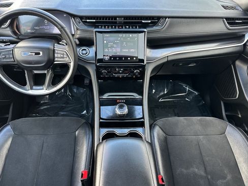Used 2022 Jeep Grand Cherokee Altitude AWD/4WD image 14
