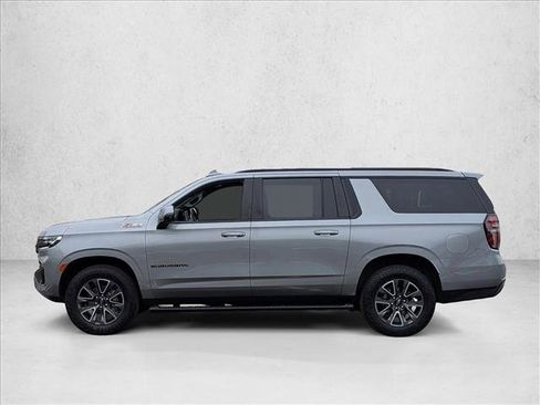 Used 2023 Chevrolet Suburban Z71 w/ Luxury Package AWD/4WD image 9