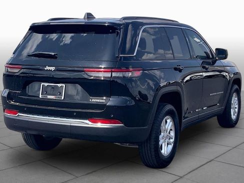 Used 2024 Jeep Grand Cherokee Laredo RWD image 13