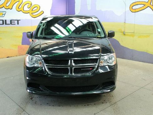 Used 2018 Dodge Grand Caravan SE w/ UConnect Hands-Free Group image 3