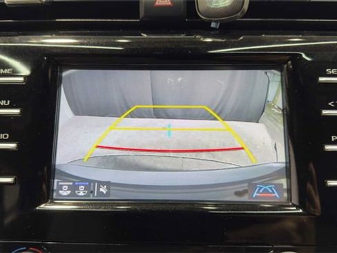 Used 2019 Toyota Camry SE image 29