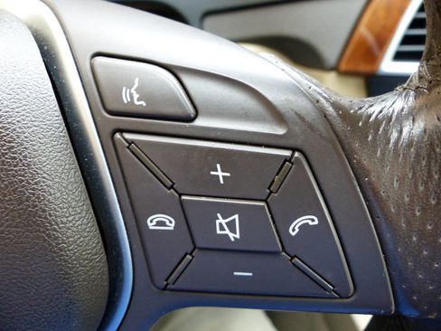 Used 2013 Mercedes-Benz C 250 Sedan image 39
