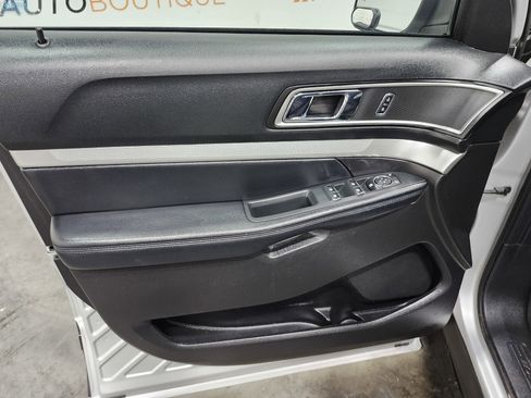 Used 2017 Ford Explorer XLT AWD/4WD image 26