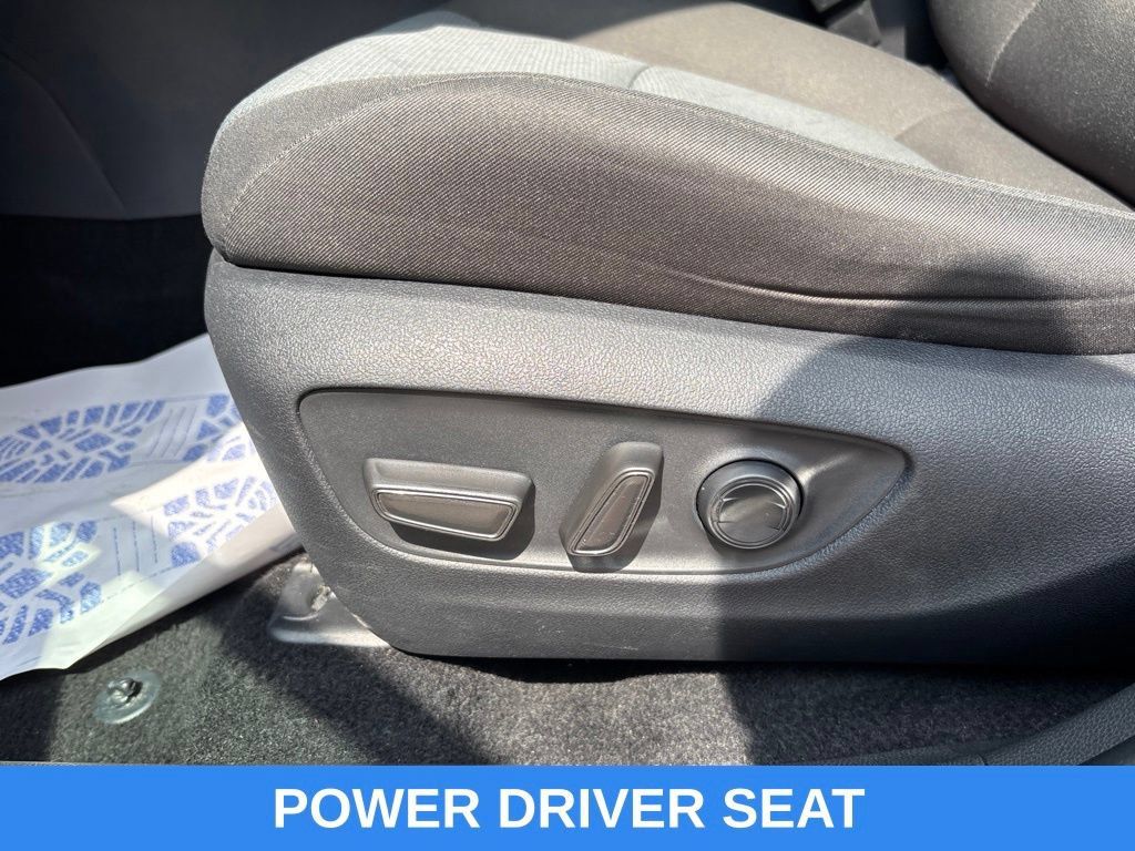 Used 2025 Toyota RAV4 XLE FWD image 3