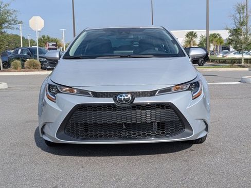 Used 2022 Toyota Corolla LE FWD image 2