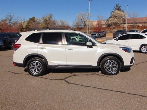 Used 2020 Subaru Forester Premium image 3