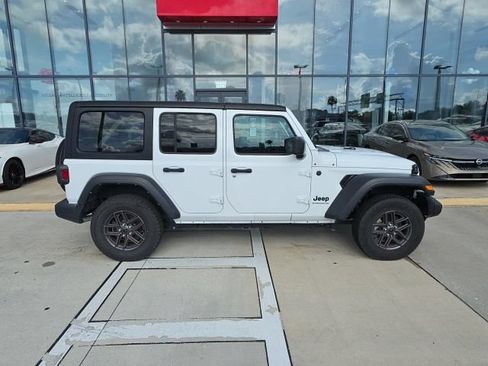 Used 2024 Jeep Wrangler Unlimited Sport AWD/4WD image 3