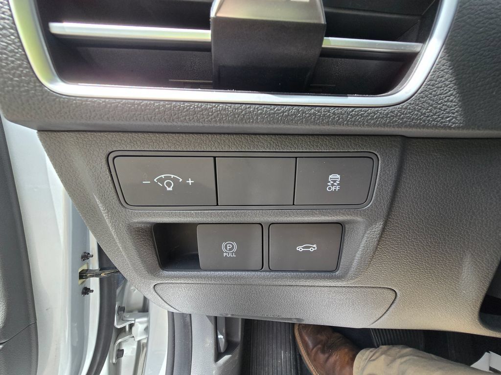 Used 2025 Hyundai Sonata SEL FWD image 27