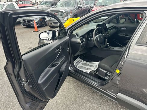 Used 2019 Toyota C-HR LE image 14