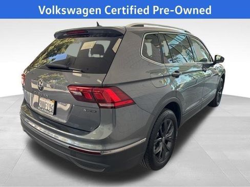 Used 2024 Volkswagen Tiguan SE w/ Panoramic Sunroof Package image 5