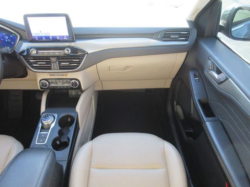 Used 2022 Ford Escape Titanium image 18