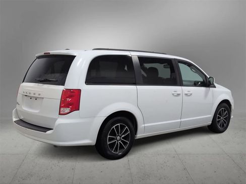 Certified 2018 Dodge Grand Caravan SXT w/ Driver Convenience Group image 8