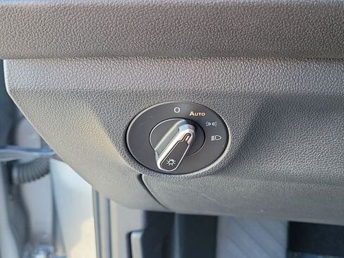 Certified 2023 Volkswagen Jetta SE w/ Panoramic Sunroof Package FWD image 28