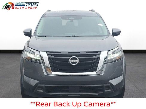 Used 2025 Nissan Pathfinder SV image 3