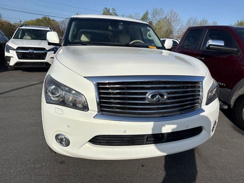 Used 2014 INFINITI QX80 4WD w/ Deluxe Touring Package image 4
