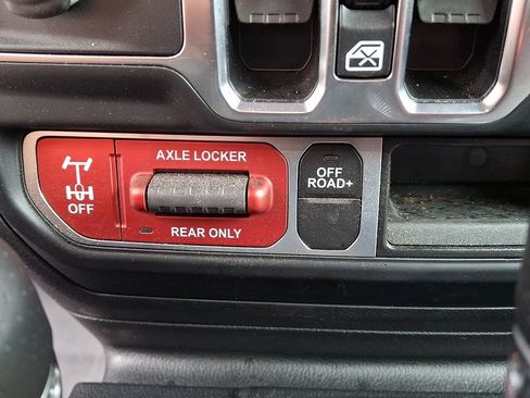 Used 2023 Jeep Gladiator Mojave w/ Cold Weather Group AWD/4WD image 30