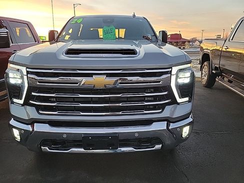 Used 2024 Chevrolet Silverado 2500 LTZ w/ LTZ Convenience Package image 2