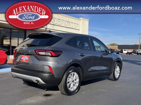 Used 2025 Ford Escape Active w/ Cold Weather Package image 4