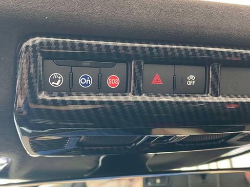 Used 2023 Chevrolet Corvette Stingray Premium Conv w/ Z51 Performance Package RWD image 32