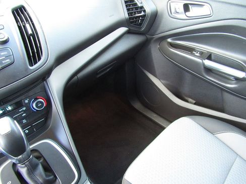 Used 2017 Ford C-MAX SE image 21