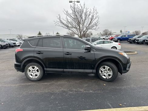 Used 2018 Toyota RAV4 LE image 12