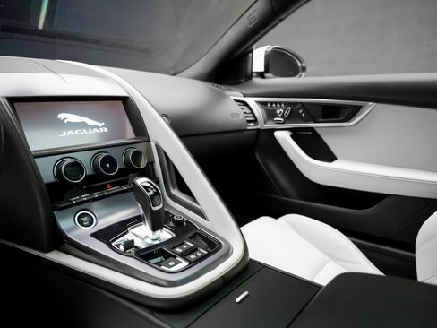 Used 2020 Jaguar F-TYPE Coupe image 41