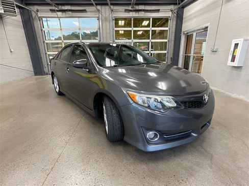 Used 2014 Toyota Camry SE FWD image 7