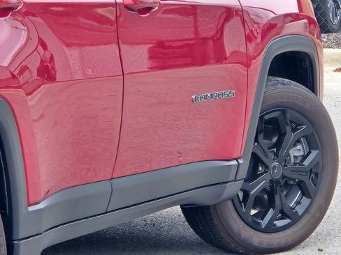 Used 2025 Jeep Compass Latitude AWD/4WD image 19