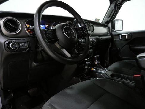 Used 2018 Jeep Wrangler Unlimited Sport image 12