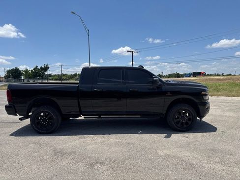 Used 2025 RAM 2500 Laramie AWD/4WD image 3