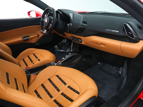 Used 2018 Ferrari 488 GTB image 19