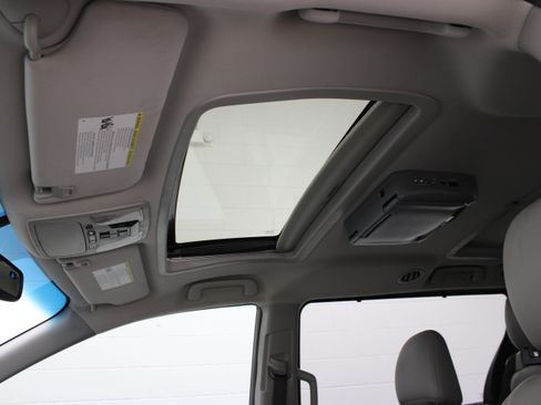 Used 2017 Toyota Sienna Limited FWD image 27