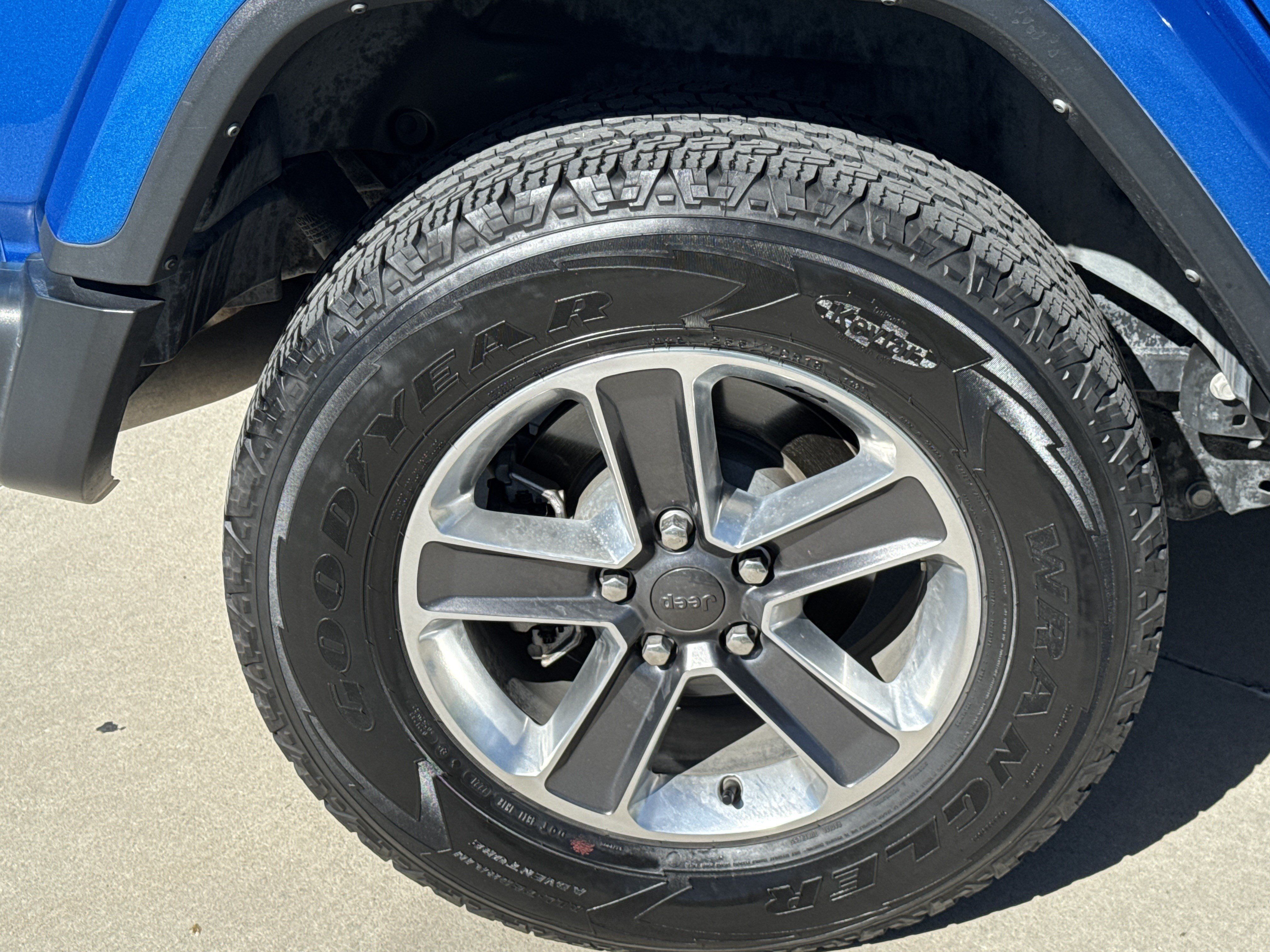 Used 2021 Jeep Wrangler Unlimited Sahara AWD/4WD image 12