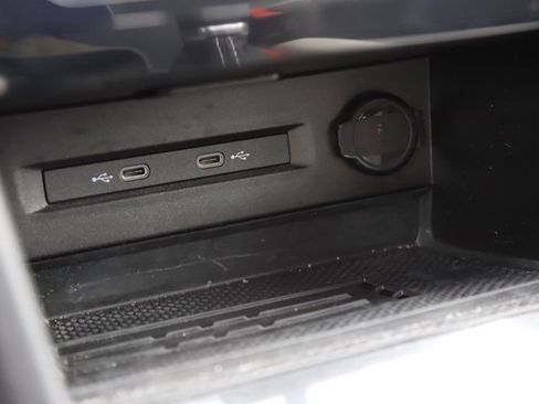 Used 2025 Volkswagen Taos SE image 25