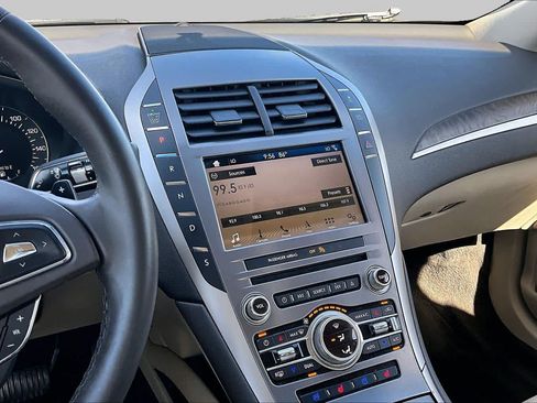 Used 2017 Lincoln MKZ Reserve FWD image 7