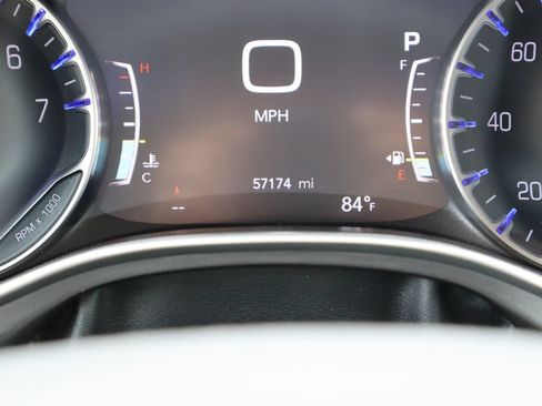 Used 2024 Chrysler Pacifica Touring-L FWD image 28