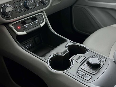 Used 2024 GMC Terrain SLT w/ Tech Package image 15