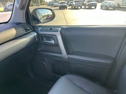 Used 2022 Toyota 4Runner SR5 Premium w/ Moonroof Package RWD image 28