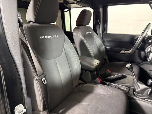 Used 2016 Jeep Wrangler Unlimited Rubicon w/ Connectivity Group AWD/4WD image 14