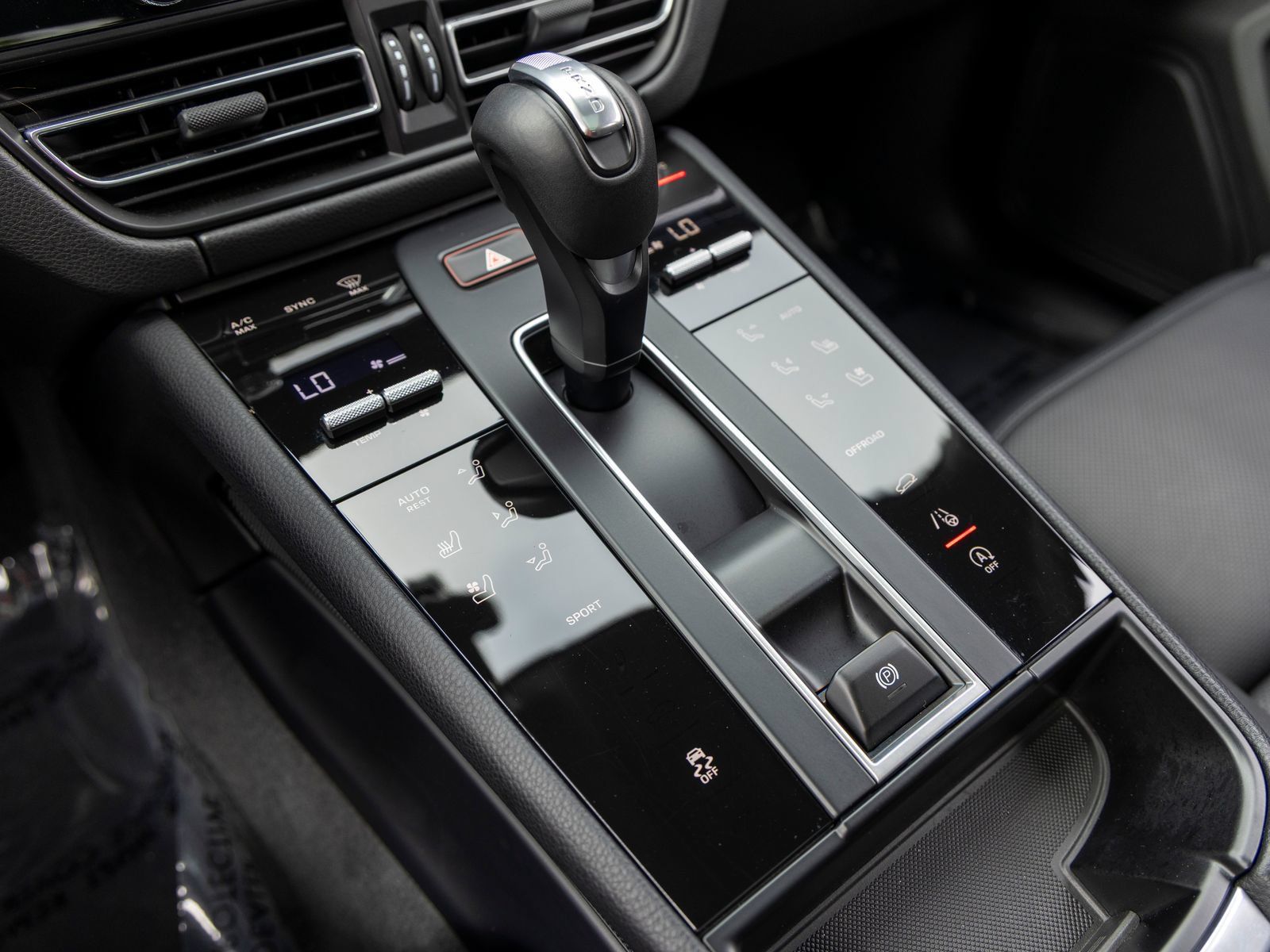 Used 2026 Porsche Macan AWD/4WD image 43
